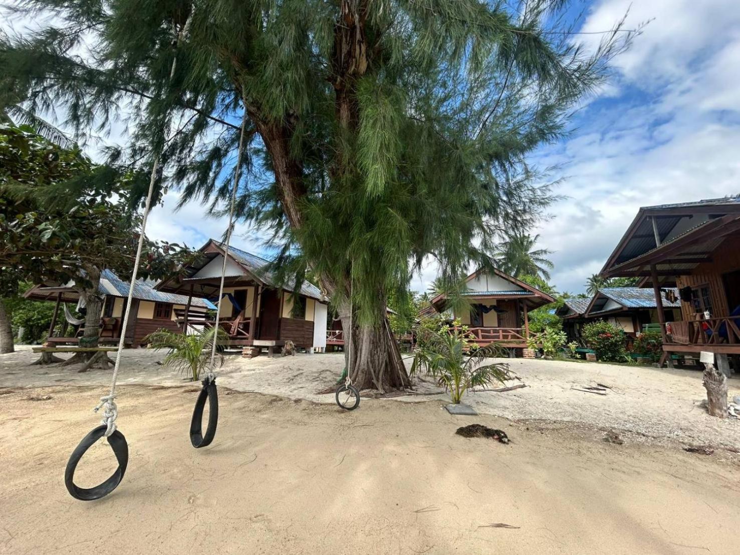 Pinks Bungalow Hotel Baan Tai Exterior photo