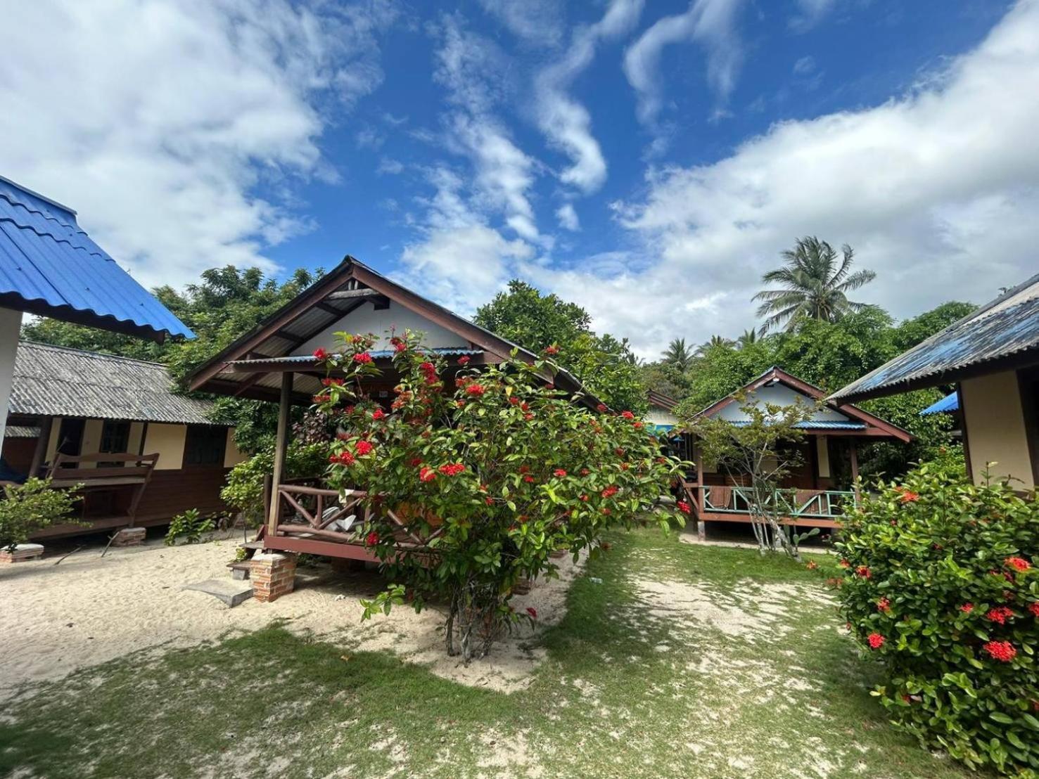 Pinks Bungalow Hotel Baan Tai Exterior photo