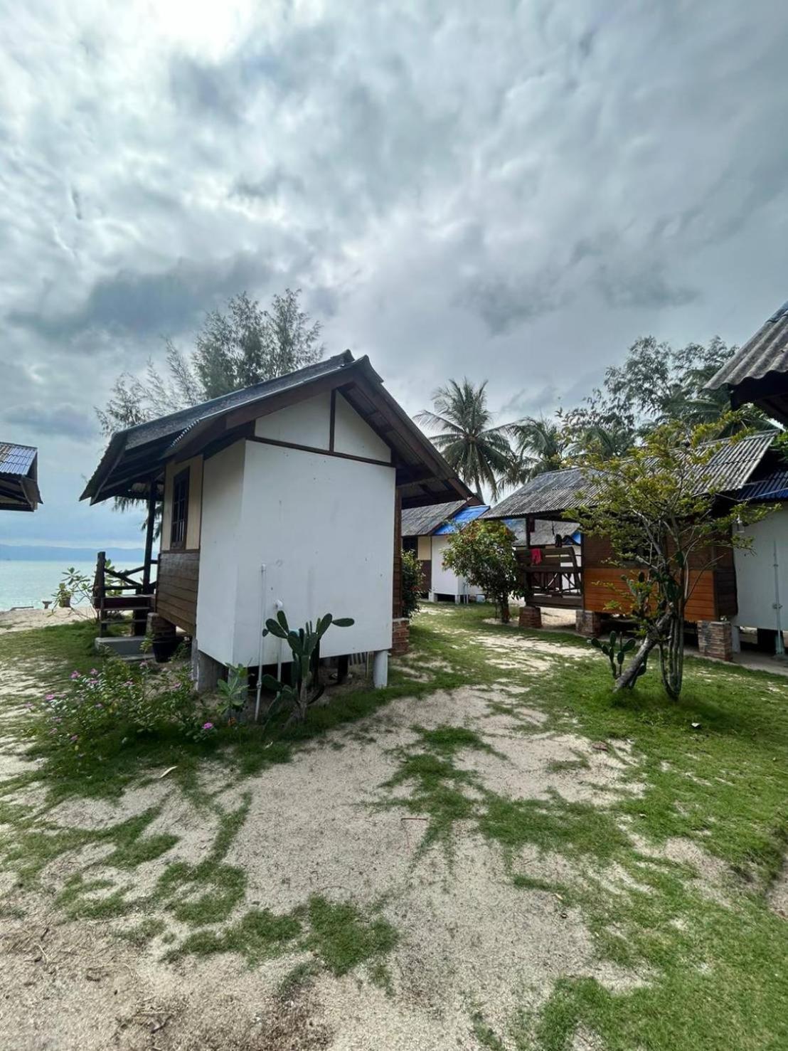 Pinks Bungalow Hotel Baan Tai Exterior photo