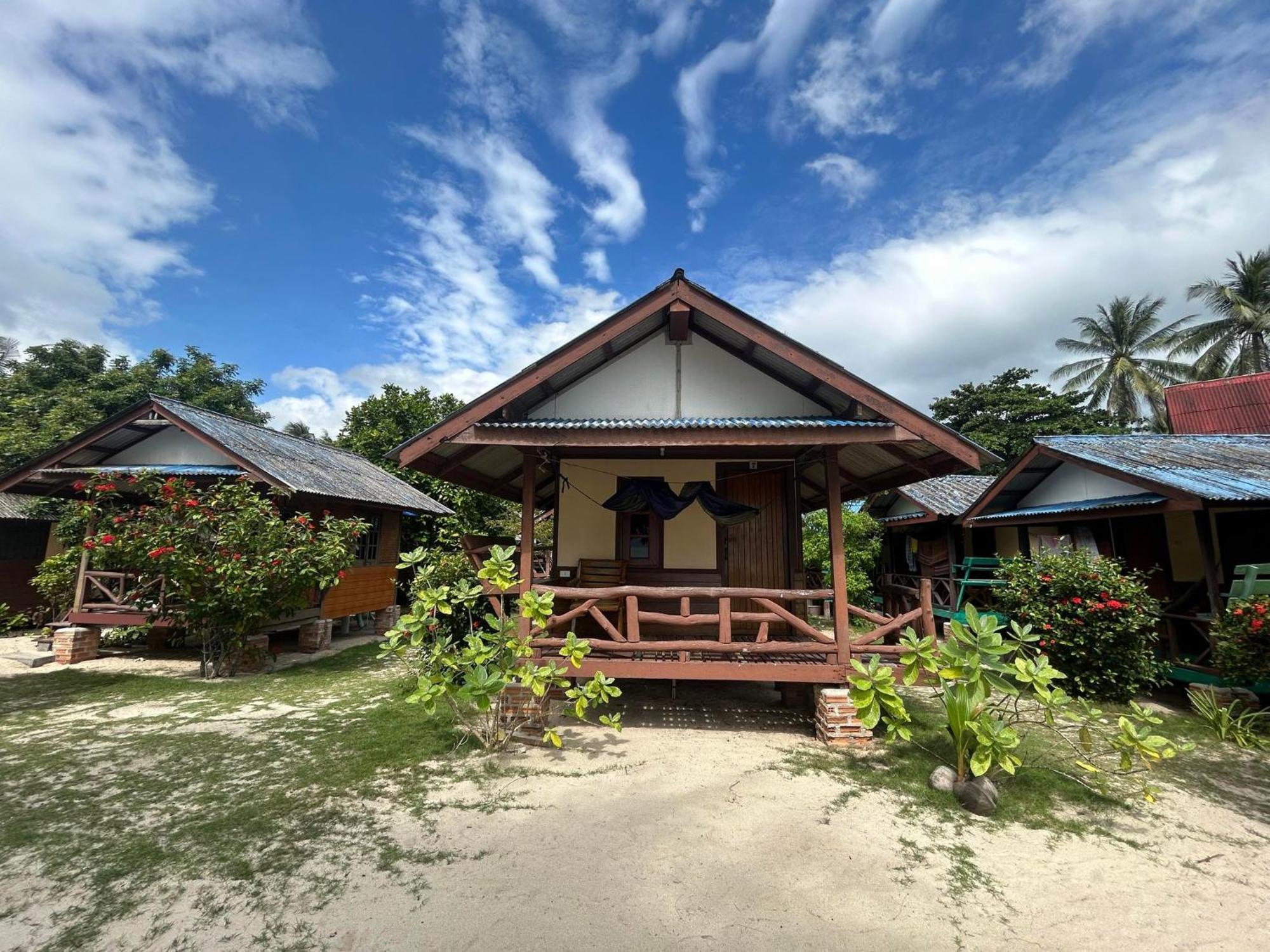 Pinks Bungalow Hotel Baan Tai Exterior photo